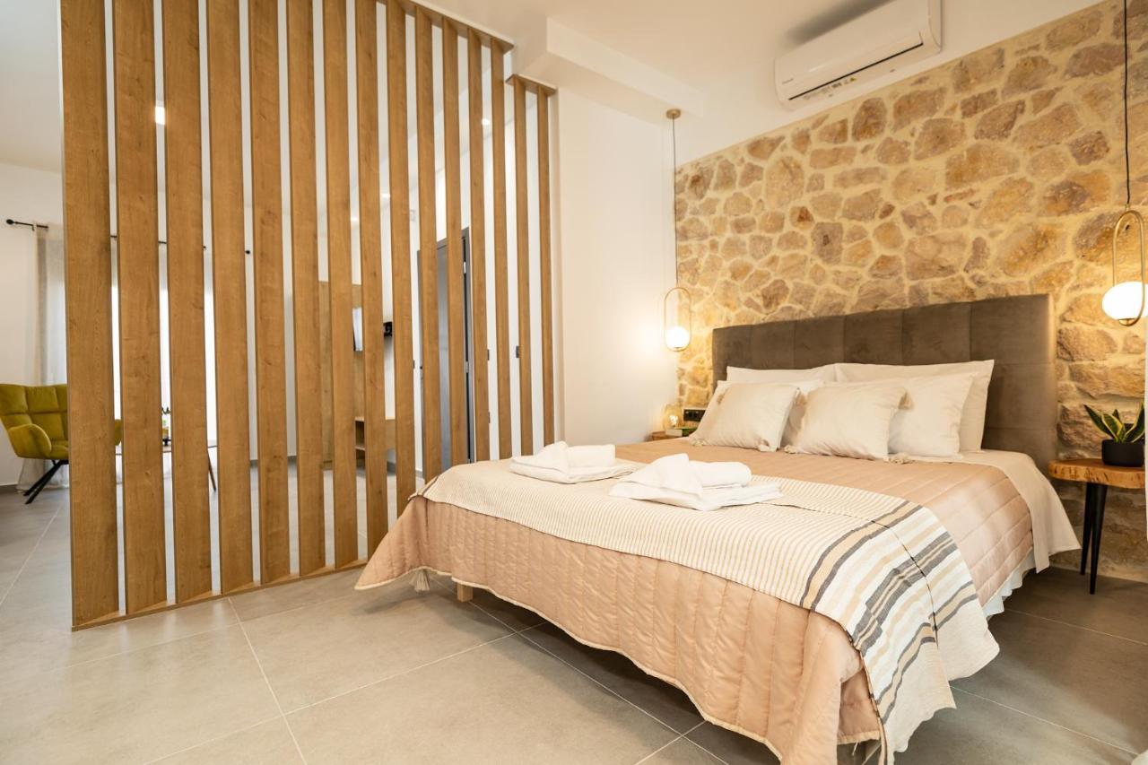 Casa Dionysia - New Lux 2Br With Jacuzzi Near Maleme Beach Εξωτερικό φωτογραφία