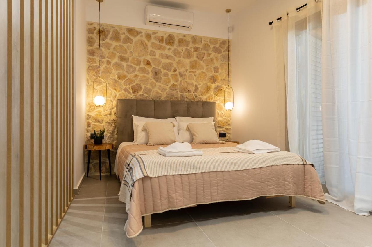 Casa Dionysia - New Lux 2Br With Jacuzzi Near Maleme Beach Εξωτερικό φωτογραφία