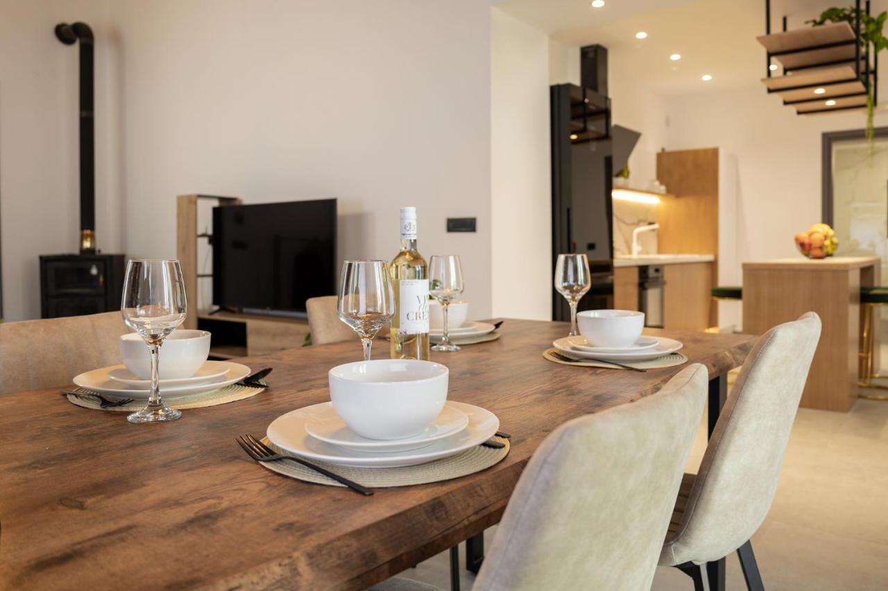 Casa Dionysia - New Lux 2Br With Jacuzzi Near Maleme Beach Εξωτερικό φωτογραφία