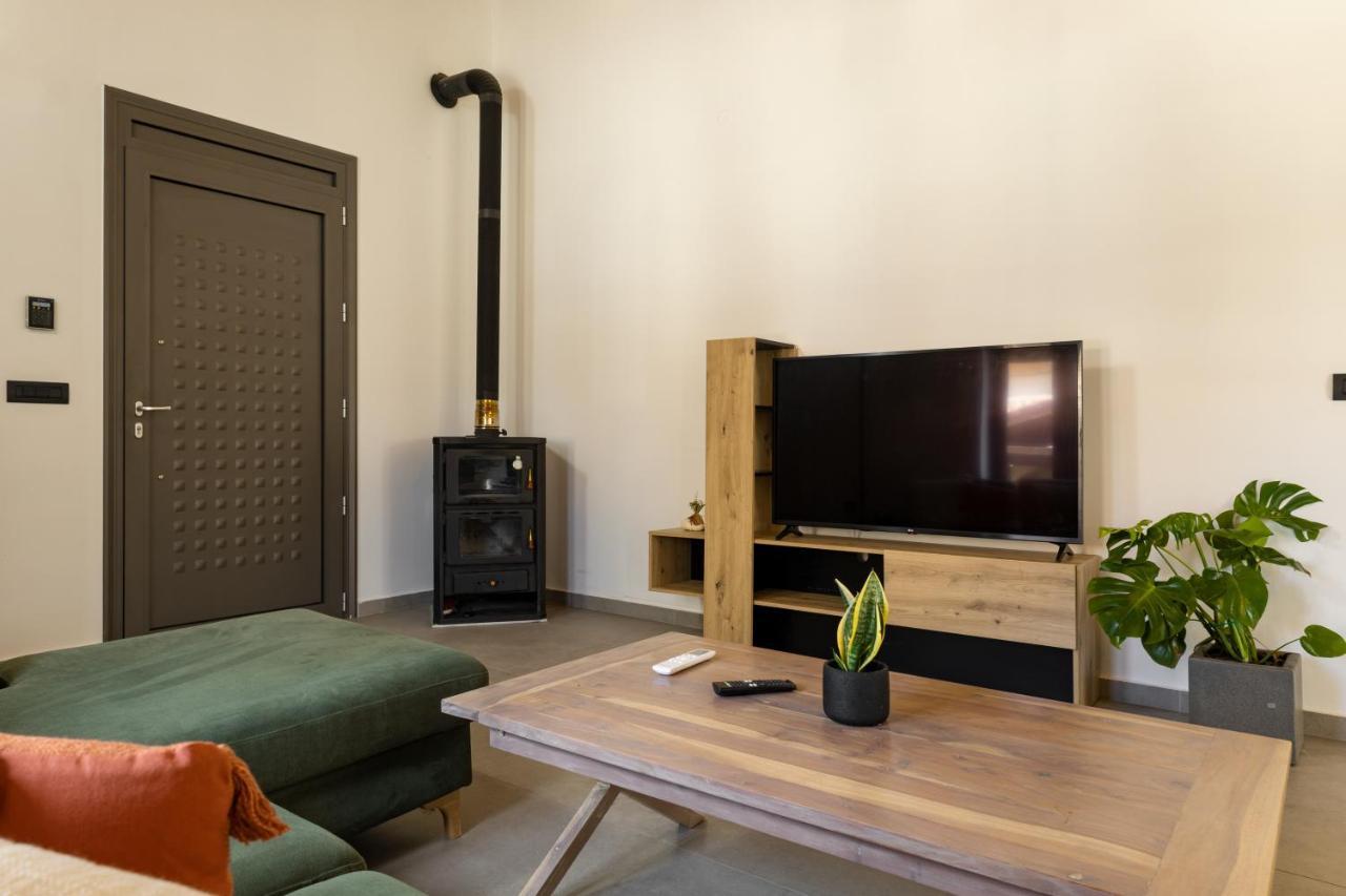 Casa Dionysia - New Lux 2Br With Jacuzzi Near Maleme Beach Εξωτερικό φωτογραφία