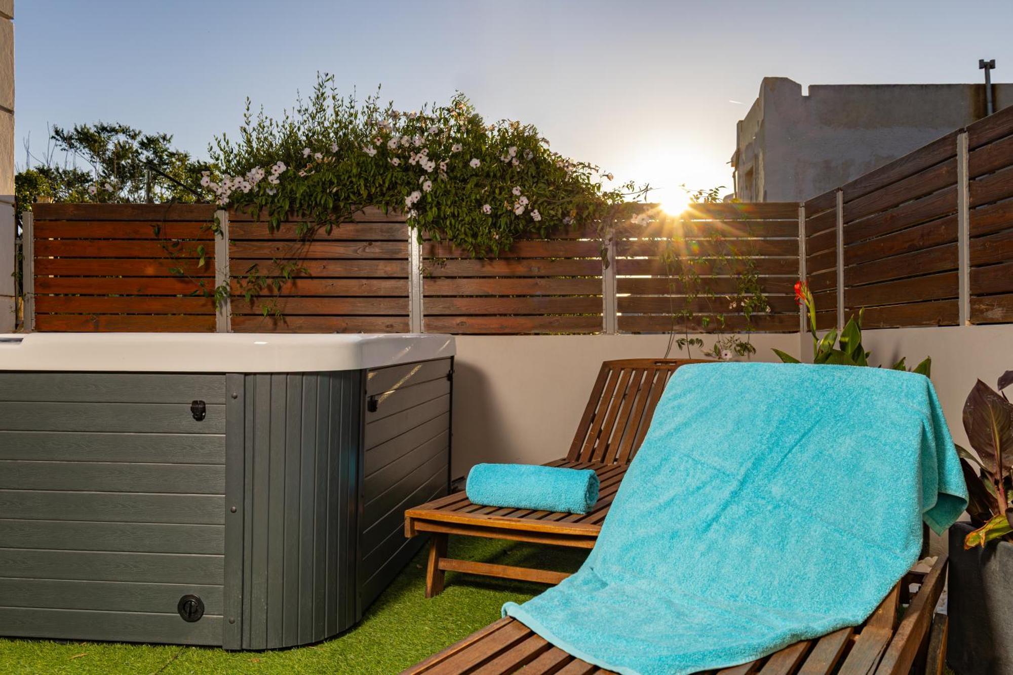 Casa Dionysia - New Lux 2Br With Jacuzzi Near Maleme Beach Εξωτερικό φωτογραφία